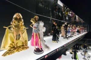 870x579xBarbie-mostra-Milano-Mudec-Inexhibit-03_jpg_pagespeed_ic_aQk872Vmxk